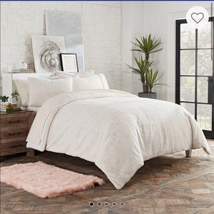 Ugg Twin XL Comforter set